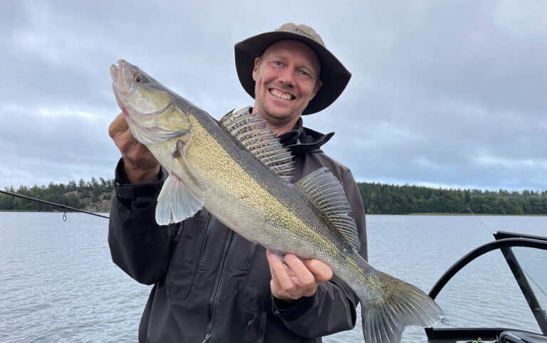 Läs mer om artikeln 100 gösar i båten, fiske i augusti!